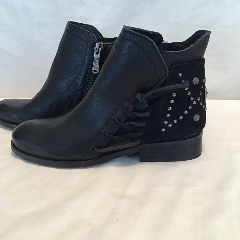 Veracruz black leather Dana bootie NWOB